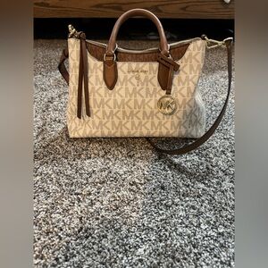 Micheal Kors Purse